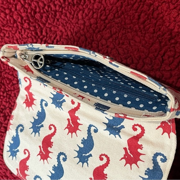 Rare BUNGALOW 360 Seahorse Print Canvas Wristlet Clutch Natural/Beige Red Blue - Picture 5 of 10